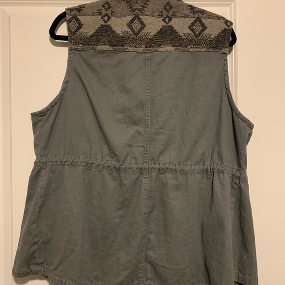 Grey utility vest- tribal accent - Picture 3 of 3
